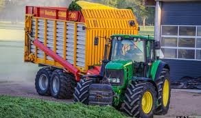 Zbiór traw przyczepą samozbierającą